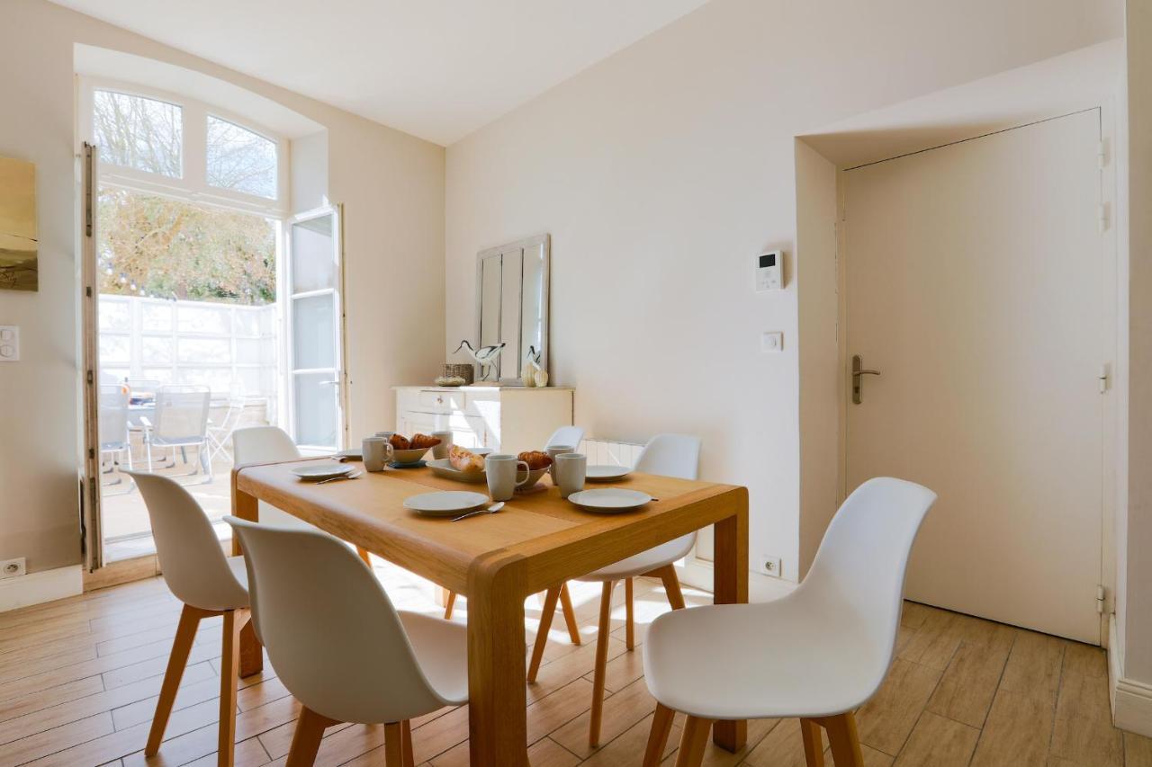 Duplex Joliment Decore Et Sa Cour Ensoleillee サン・マルタン・ド・レ エクステリア 写真