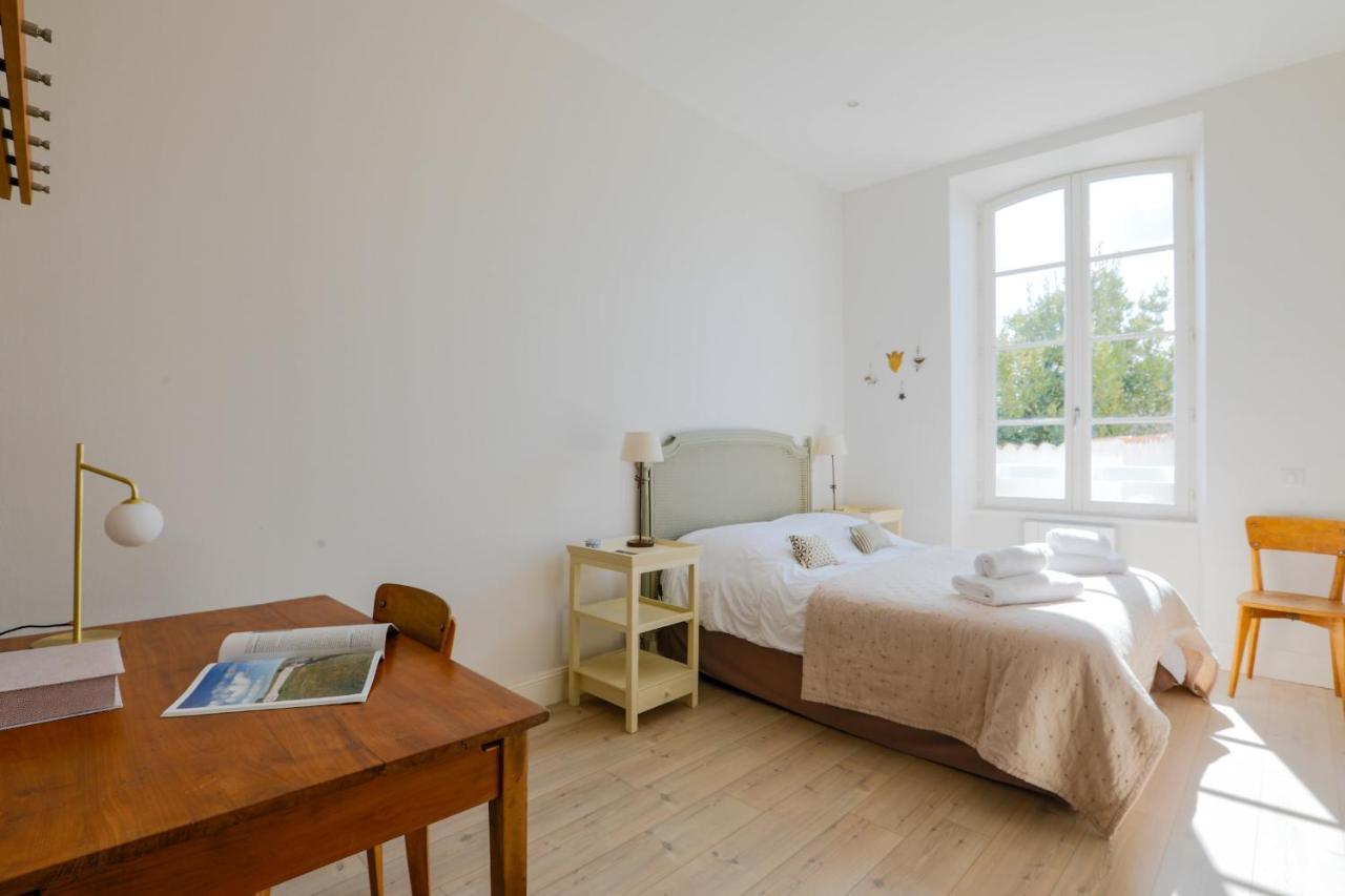 Duplex Joliment Decore Et Sa Cour Ensoleillee サン・マルタン・ド・レ エクステリア 写真
