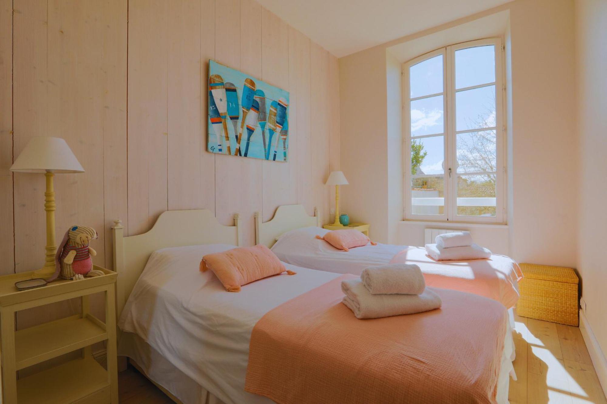 Duplex Joliment Decore Et Sa Cour Ensoleillee サン・マルタン・ド・レ エクステリア 写真