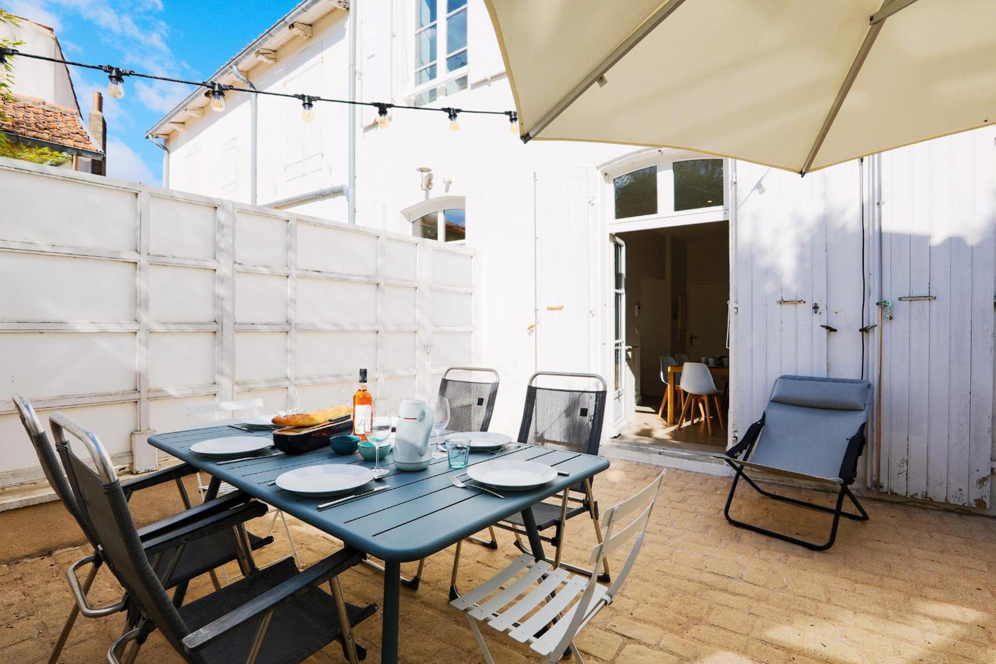 Duplex Joliment Decore Et Sa Cour Ensoleillee サン・マルタン・ド・レ エクステリア 写真