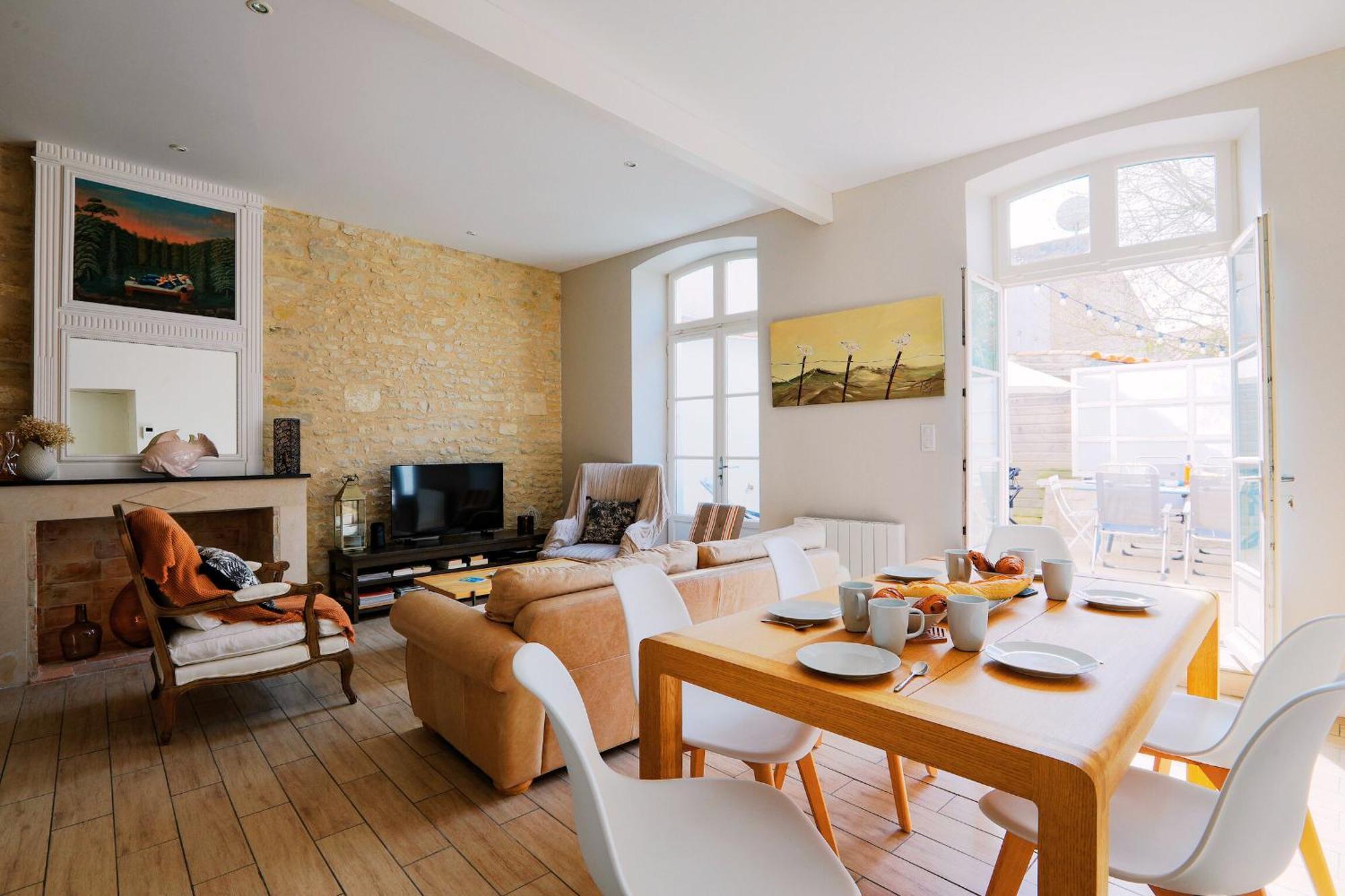 Duplex Joliment Decore Et Sa Cour Ensoleillee サン・マルタン・ド・レ エクステリア 写真