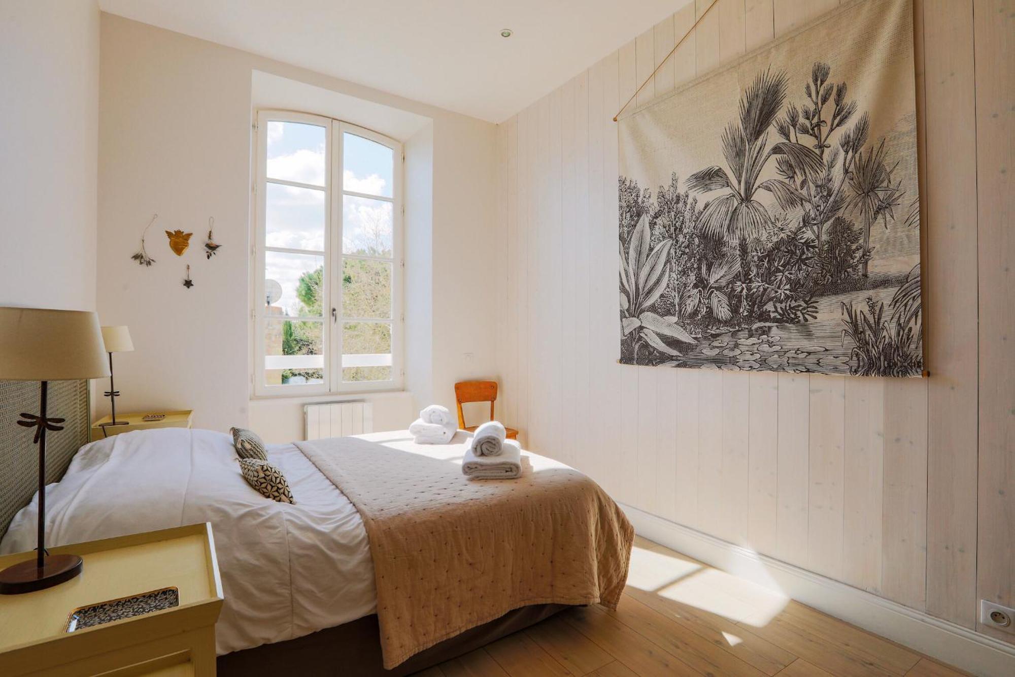Duplex Joliment Decore Et Sa Cour Ensoleillee サン・マルタン・ド・レ エクステリア 写真