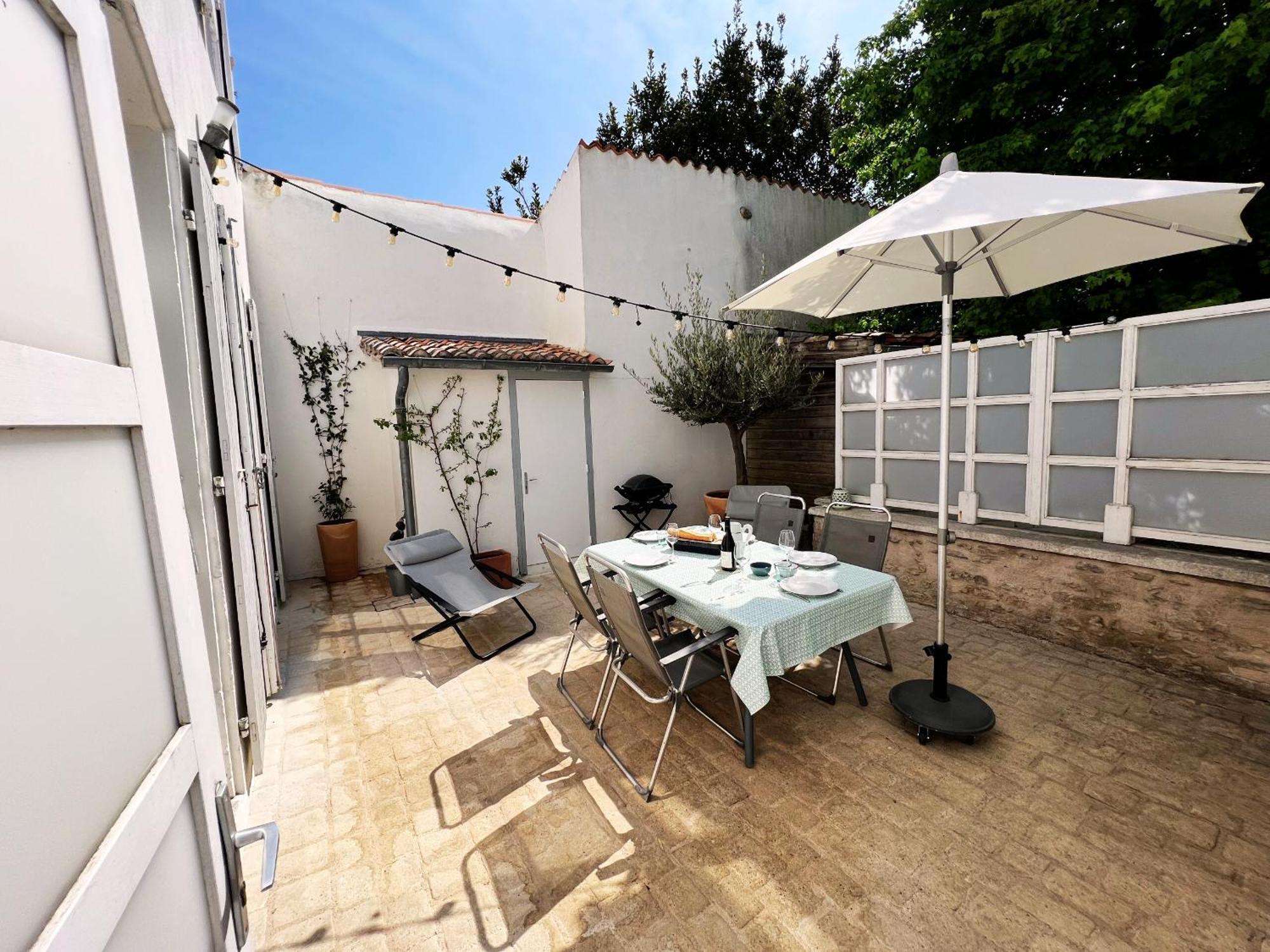Duplex Joliment Decore Et Sa Cour Ensoleillee サン・マルタン・ド・レ エクステリア 写真