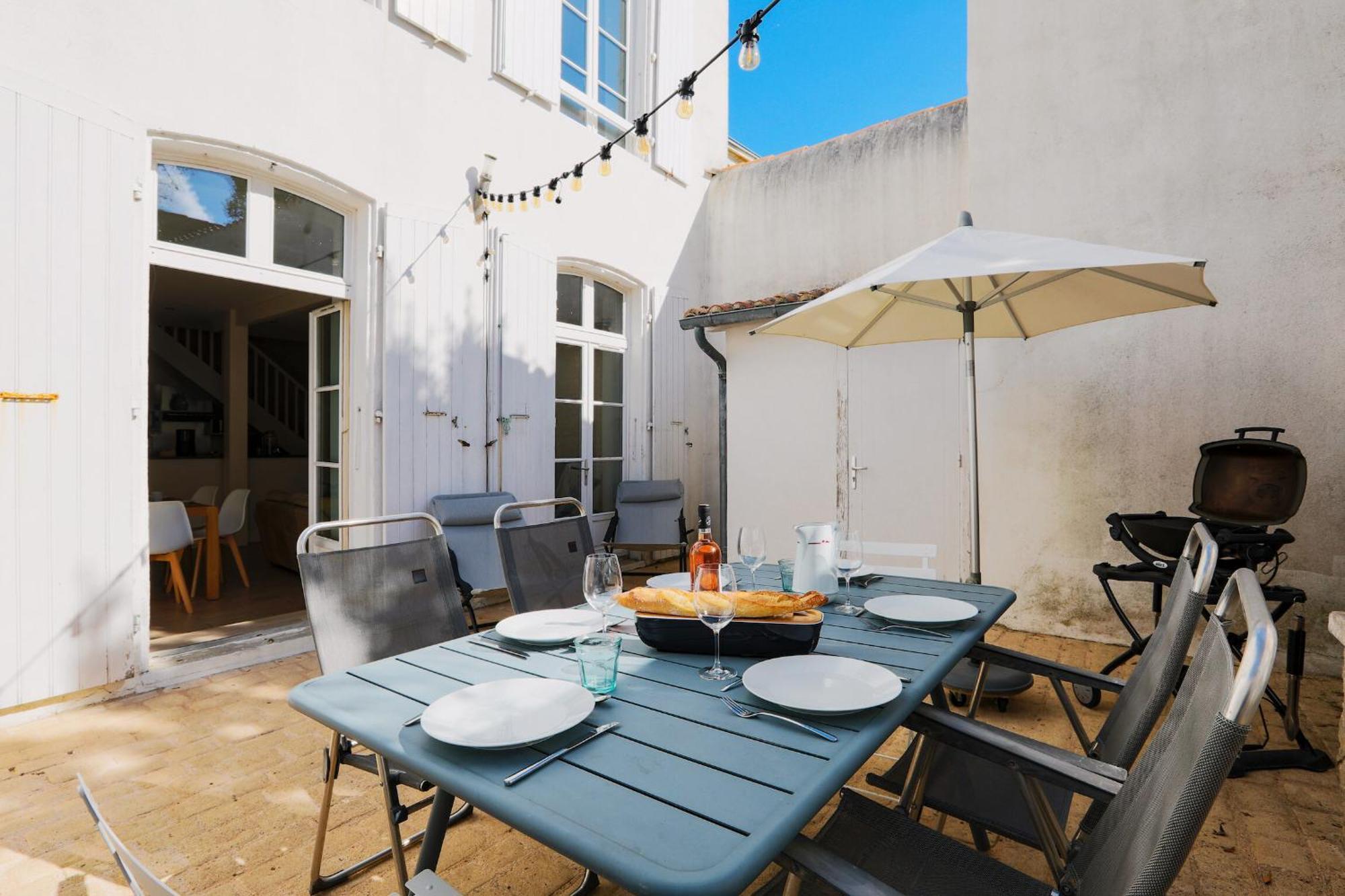 Duplex Joliment Decore Et Sa Cour Ensoleillee サン・マルタン・ド・レ エクステリア 写真