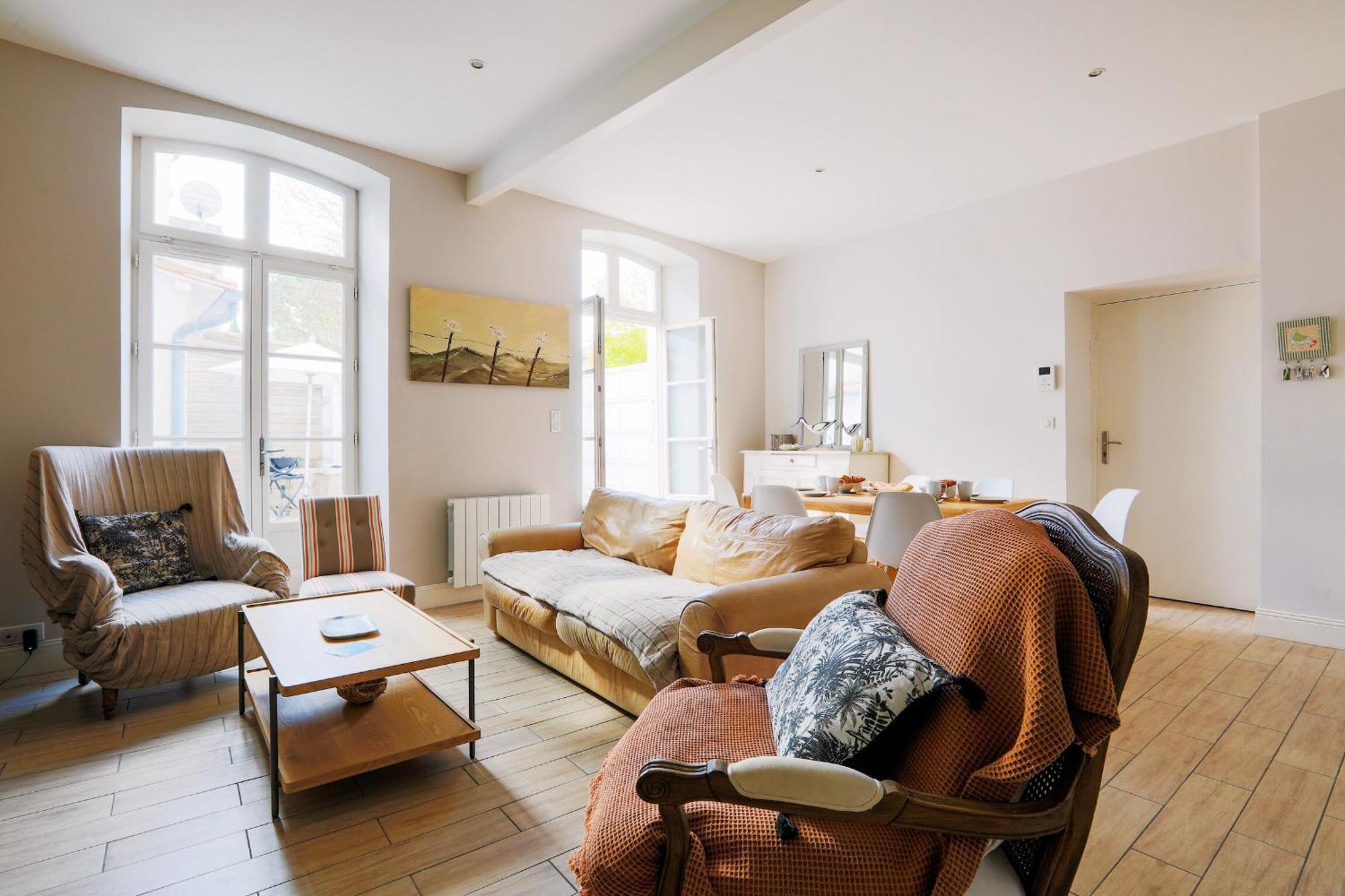 Duplex Joliment Decore Et Sa Cour Ensoleillee サン・マルタン・ド・レ エクステリア 写真